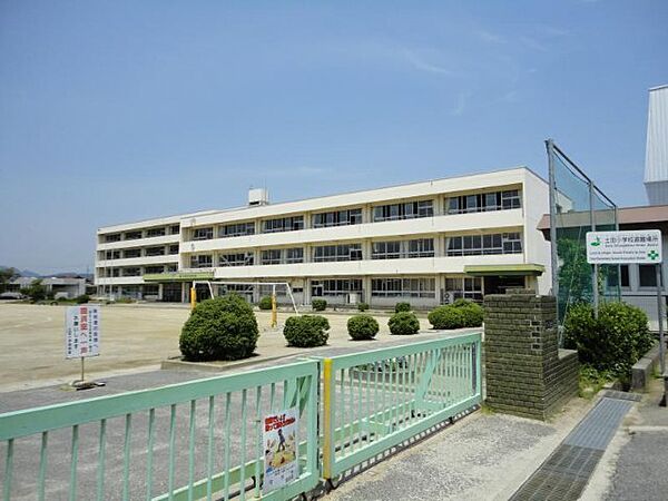 画像17:小学校「可児市立土田小学校まで605m」
