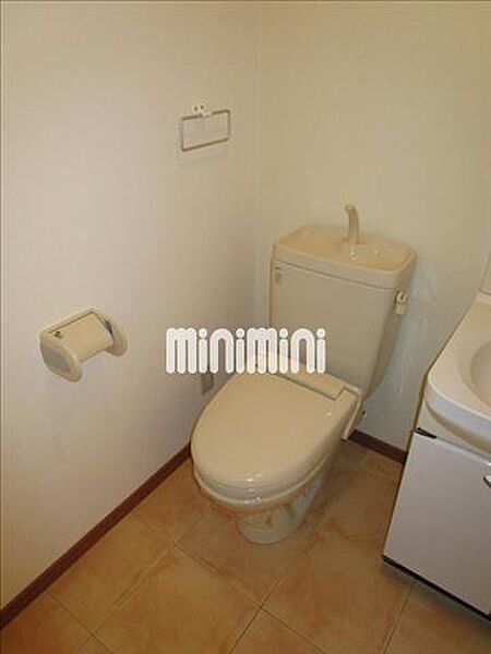 画像7:洗面とトイレが同一スペースになります。