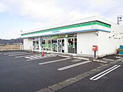コンビニ「ファミリーマートまで1600m」