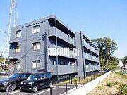 重量感のある落ち着いた色目の外観です。