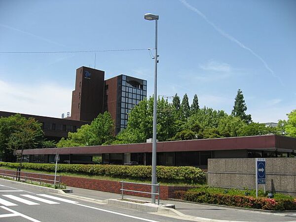 画像22:大学「朝日大学まで2000m」