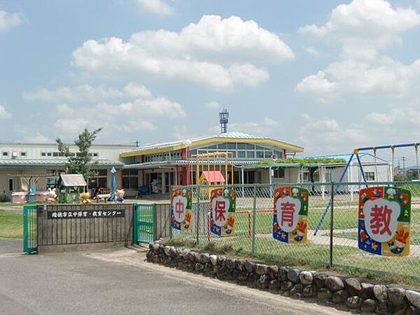 画像17:幼稚園、保育園「中保育・教育センターまで100m」