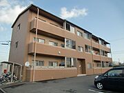 重量感のある建物です。