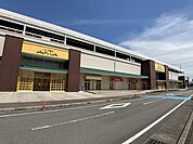 ショッピング施設「アピタ北方店まで1100m」