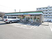 コンビニ「ファミリーマートまで370m」
