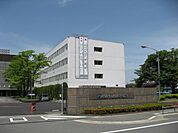 病院「朝日大学歯学部附属病院まで1100m」