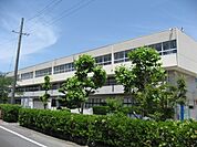 小学校「瑞穂市立穂積小学校まで636m」