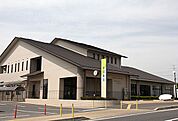 図書館「東図書館まで1400m」