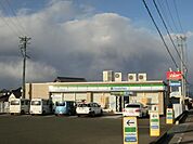 コンビニ「ファミリーマート美濃加茂川合店まで360m」