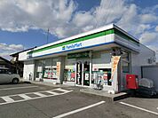 コンビニ「ファミリーマート田島店まで200m」
