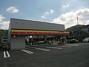 コンビニ「タイムリーまで1300m」