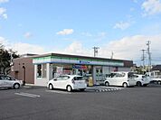 コンビニ「ファミリーマートまで270m」