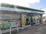 コンビニ「ファミリーマート美濃加茂西町店まで640m」
