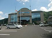 役所「坂祝町役場まで3300m」
