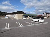 コンビニ「ファミリーマートまで100m」