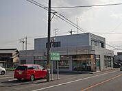 銀行「大垣共立銀行まで820m」