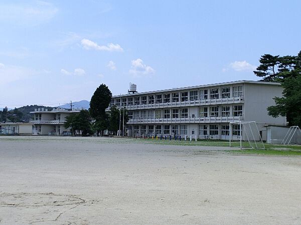 画像14:小学校「中津川市立落合小学校まで591m」