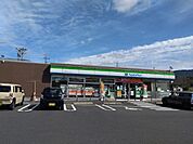 コンビニ「ファミリーマート中津川坂本中町店まで351m」