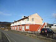 レンガ色の外観が特徴です