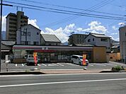 コンビニ「セブンイレブンまで390m」