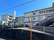 小学校「中津川市立坂本小学校まで1205m」