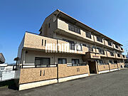 美しい3階建てマンション