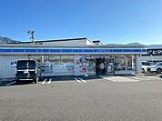 コンビニ「ローソン中津川かやの木店まで300m」