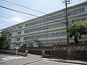 小学校「中津川市立東小学校まで2156m」