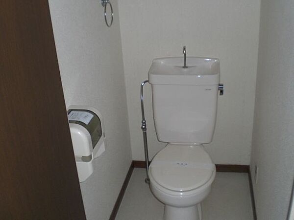 画像8:清潔な洋式トイレ