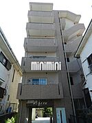 重量感のある落ち着いた外観です。