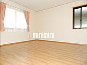 北の洋間は8帖あり快適です。