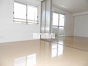 南の洋間からの眺めです。とても明るいです。