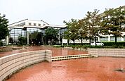 中学校「土岐市立泉中学校まで924m」