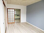 日当たりの良い広々としたリビングです。