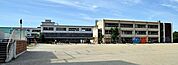 小学校「多治見市立笠原小学校まで1321m」