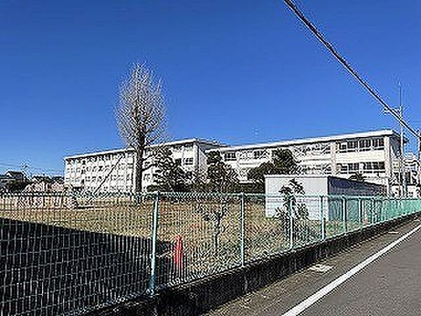 画像22:小学校「関市立旭ケ丘小学校まで653m」