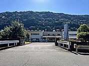 幼稚園、保育園「東海第一幼稚園まで2549m」