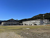 中学校「郡上市立八幡中学校まで931m」