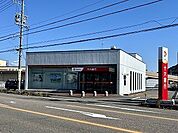 銀行「十六銀行芥見支店まで505m」