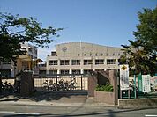 小学校「市立中部西小学校まで500m」
