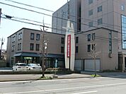 銀行「北伊勢上野信用金庫まで400m」