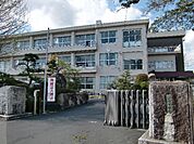 中学校「町立菰野中学校まで1900m」