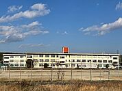 中学校「四日市市立西朝明中学校まで1551m」