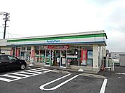 コンビニ「ファミリーマート名四亀須店まで722m」