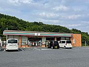 コンビニ「セブンイレブン四日市富田3丁目店まで406m」