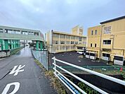 小学校「四日市市立大矢知興譲小学校まで886m」