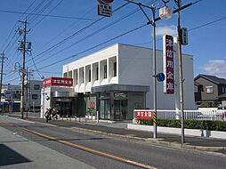 銀行「津信用金庫まで350m」