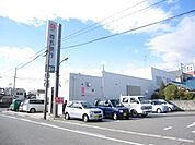 銀行「百五銀行橋南支店まで1512m」