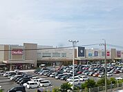 スーパー「マックスバリュ津城山店まで967m」