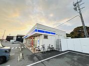 コンビニ「ローソン津上弁財町店まで640m」
